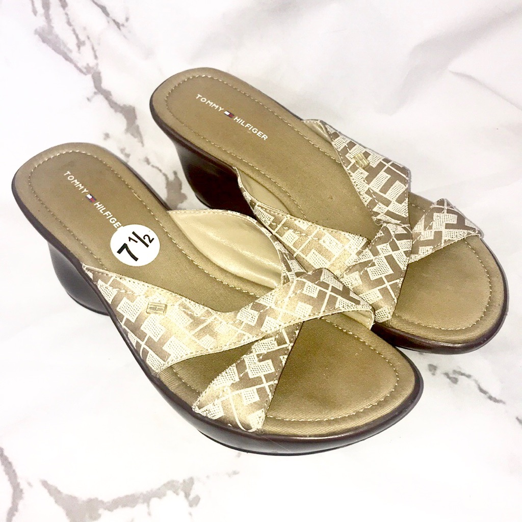 Tommy Hilfiger Logo Tan Brown Wedges Heels B5
